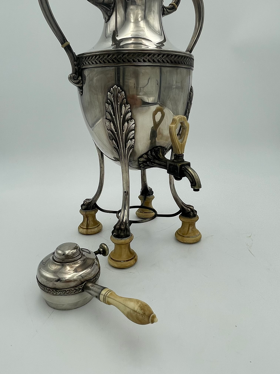 Miniature : Fontaine à eau chaude en argent Style Empire Début du XXe Siècle