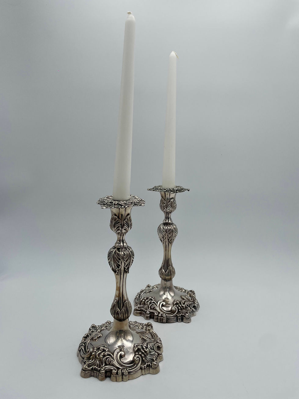 Miniature : Paire de bougeoirs en métal argenté