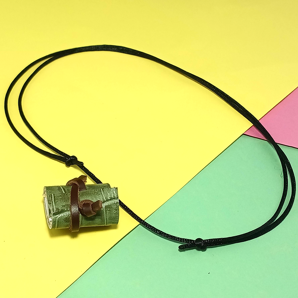 Miniatura: Colar com Pingente de Caderno em Couro - Verde