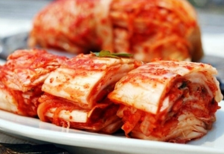 Baechu kimchi is normally served sliced.
