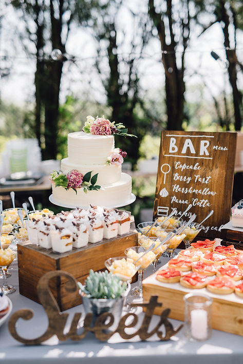 Eleganter Desserttisch