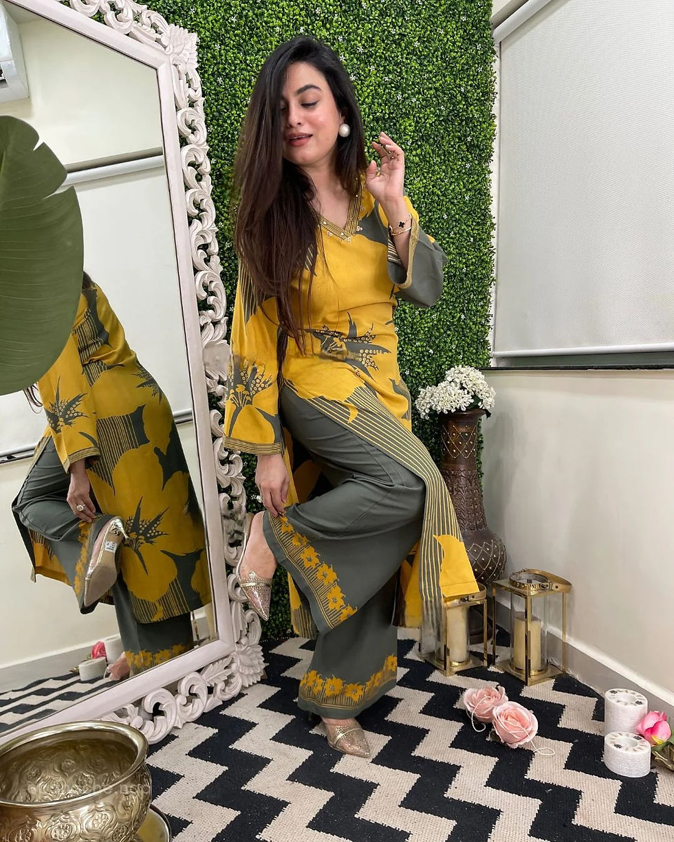 Thumbnail: Printed Rayon Kurti Pant Set Casual Daily Wear Traditional Ethnic Outfit
