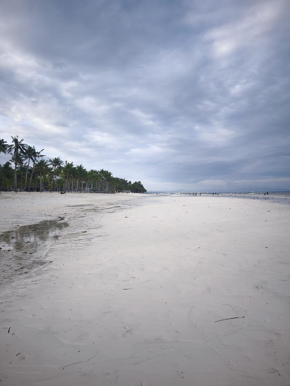 Dumaluan beach on low tide