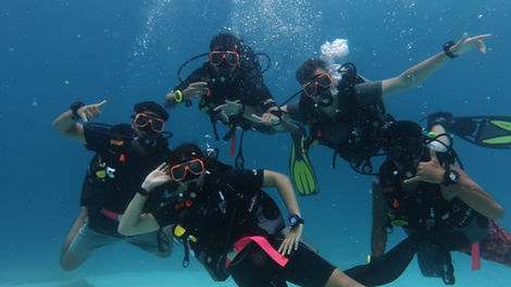 panglao advanced open water students having fun