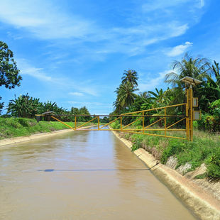Instalasi Automatic Water Level Recorder (AWLR) di Kediri, Jawa Timur