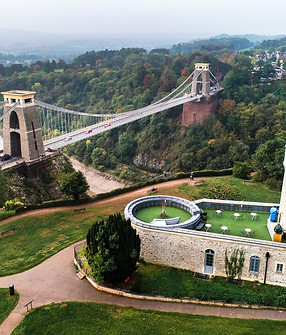 Clifton_Suspension_Bridge_and_the_Observatory_in_Bristol,_England.jpg