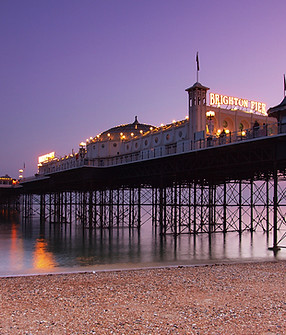 Brighton_Pier_at_dusk.jpg