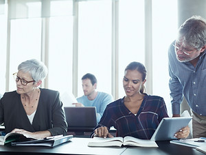 Acreditamos que a educação e o desenvolvimento de competências e habilidades sejam as principais ferramentas para profissionais que desejam se destacar no mercado de trabalho.