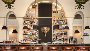 photo face au bar intérieur elephant du raffles siem reap