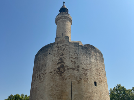 tour des remparts d'aigues mortes par beau temps