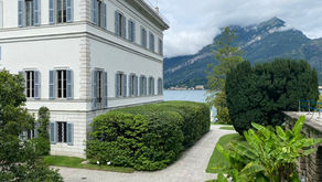 vue de l'arrière de la villa Melzi sur le lac de côme depuis les jardins