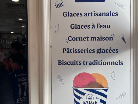 devanture et affiche devant la maison SALGE Ã st florent