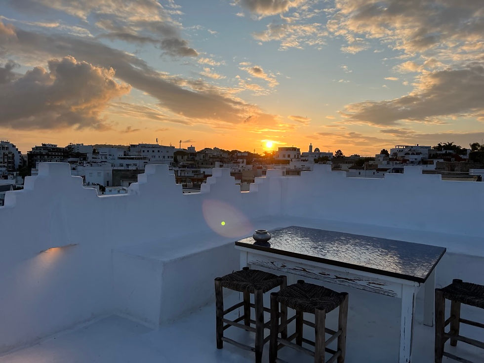 toit terrasse de dar nour au coucher de soleil