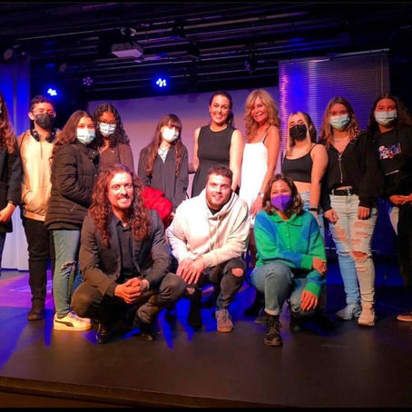 "No más besos" comienza su campaña escolar para institutos