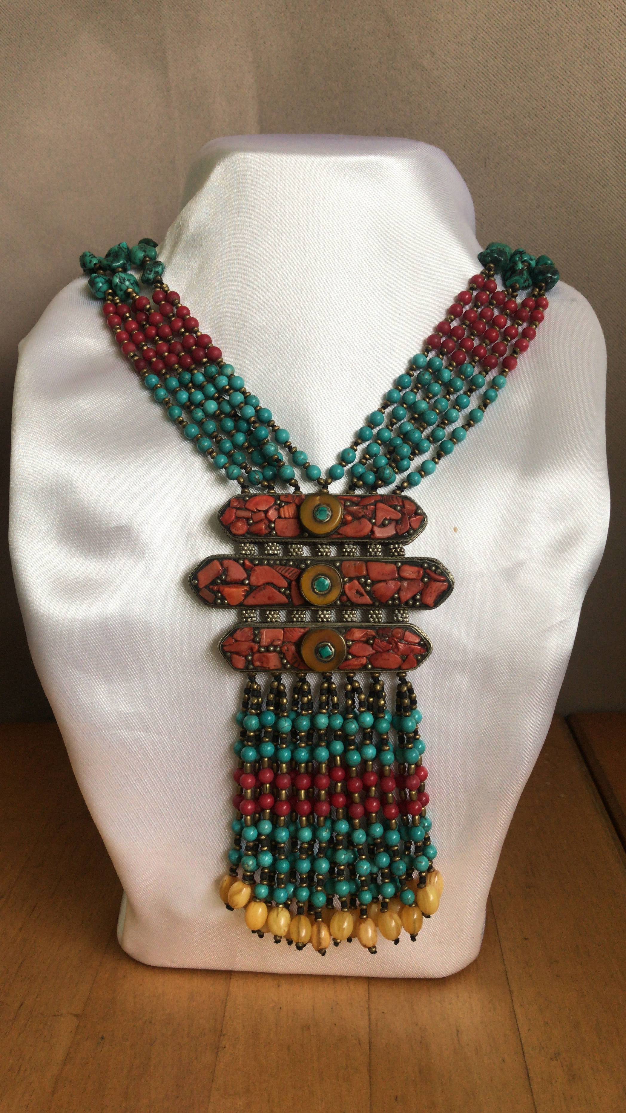 Magnifique bijou tibétain fabriqué au Népal