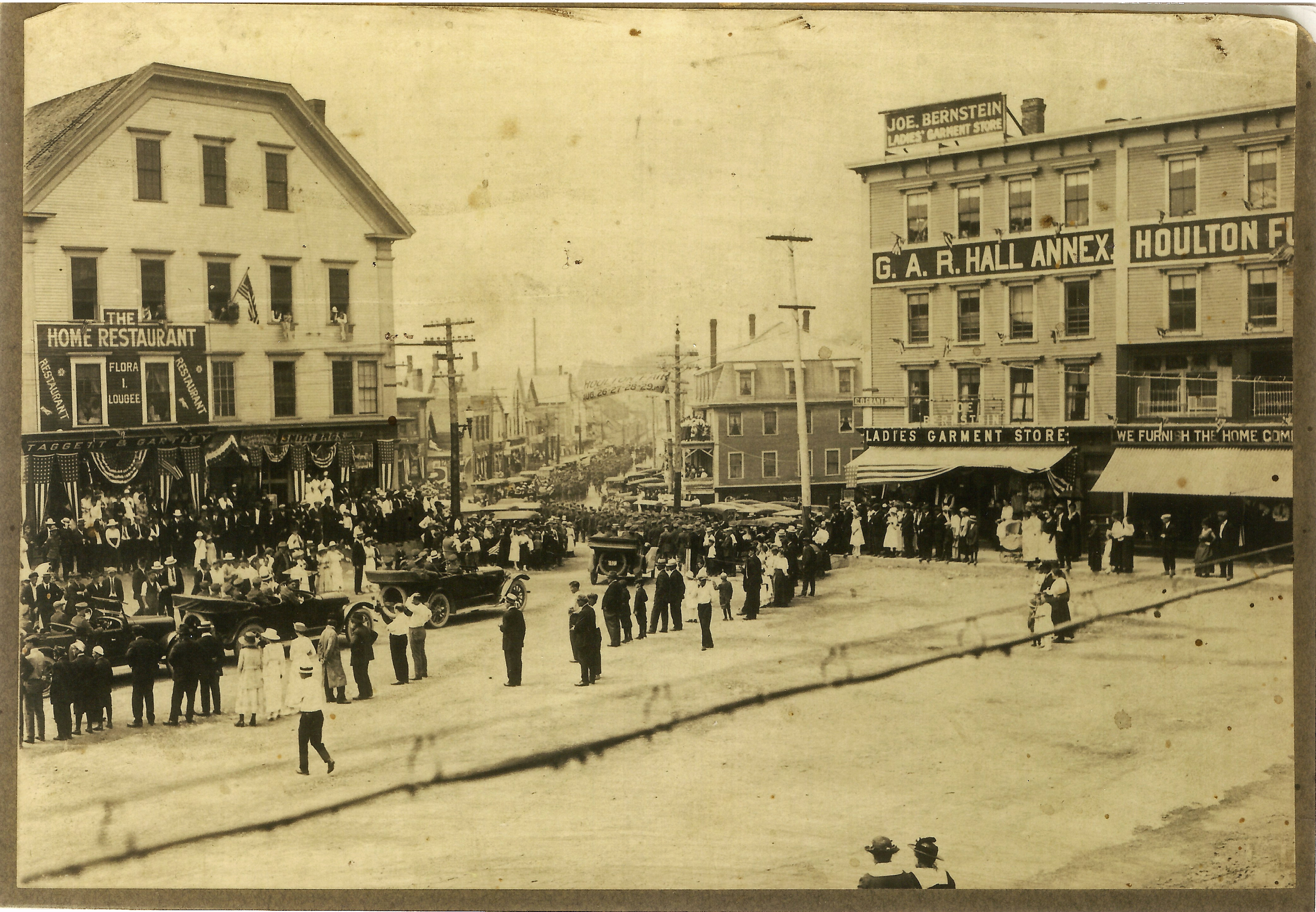 A busy Market Square looking into Bangor Street