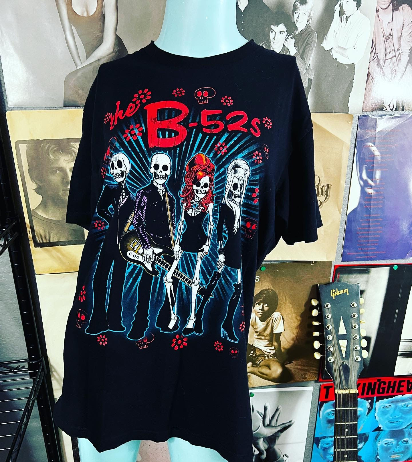 🔥 OFFICIAL B-52’s CONCERT T-SHIRT MEDIUM   SIZE: Medium  21x29 inches  Cotton. 