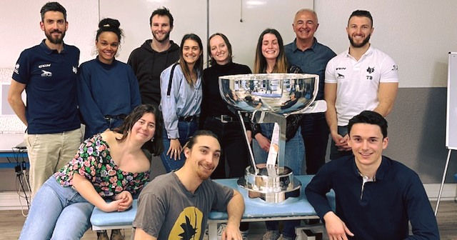 Etudiants ostéo sur les terrans de sport