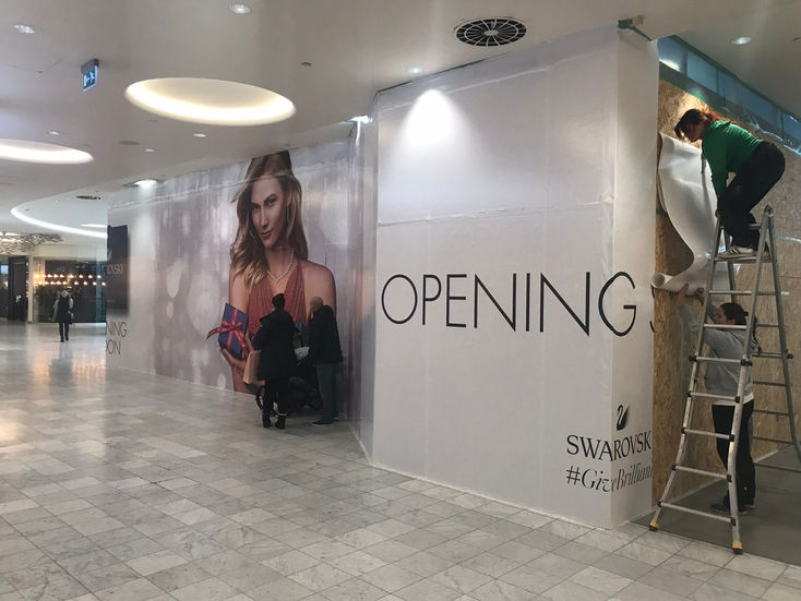 Foliering af trævæg for kommende butik
