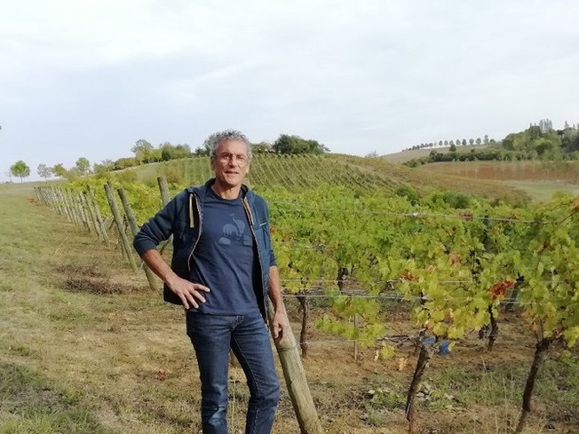 Francis Cabrel : "Les enfants sont arrivés, et je ne voulais pas une vie à Paris pour mes filles", son incroyable maison à Astaffort au beau milieu des vignes...
