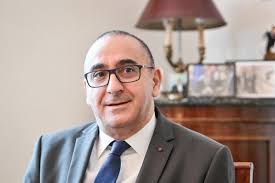 Laurent Nuñez brise le silence: 700.000 sans-papiers en France, un chiffre qui relance le débat sur le contrôle migratoire