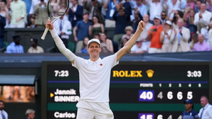 SINNER TO WINNER – Jannik Sinner remporte son tout premier titre à Wimbledon, seulement deux mois après son retour d’une suspension pour dopage, au terme d’un match haletant face à Carlos Alcaraz