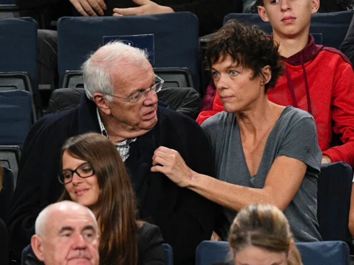 Les 17 premières années de sa vie, elle a vécu à Libreville, la capitale du Gabon, où son père était conseiller au ministère des Finances.