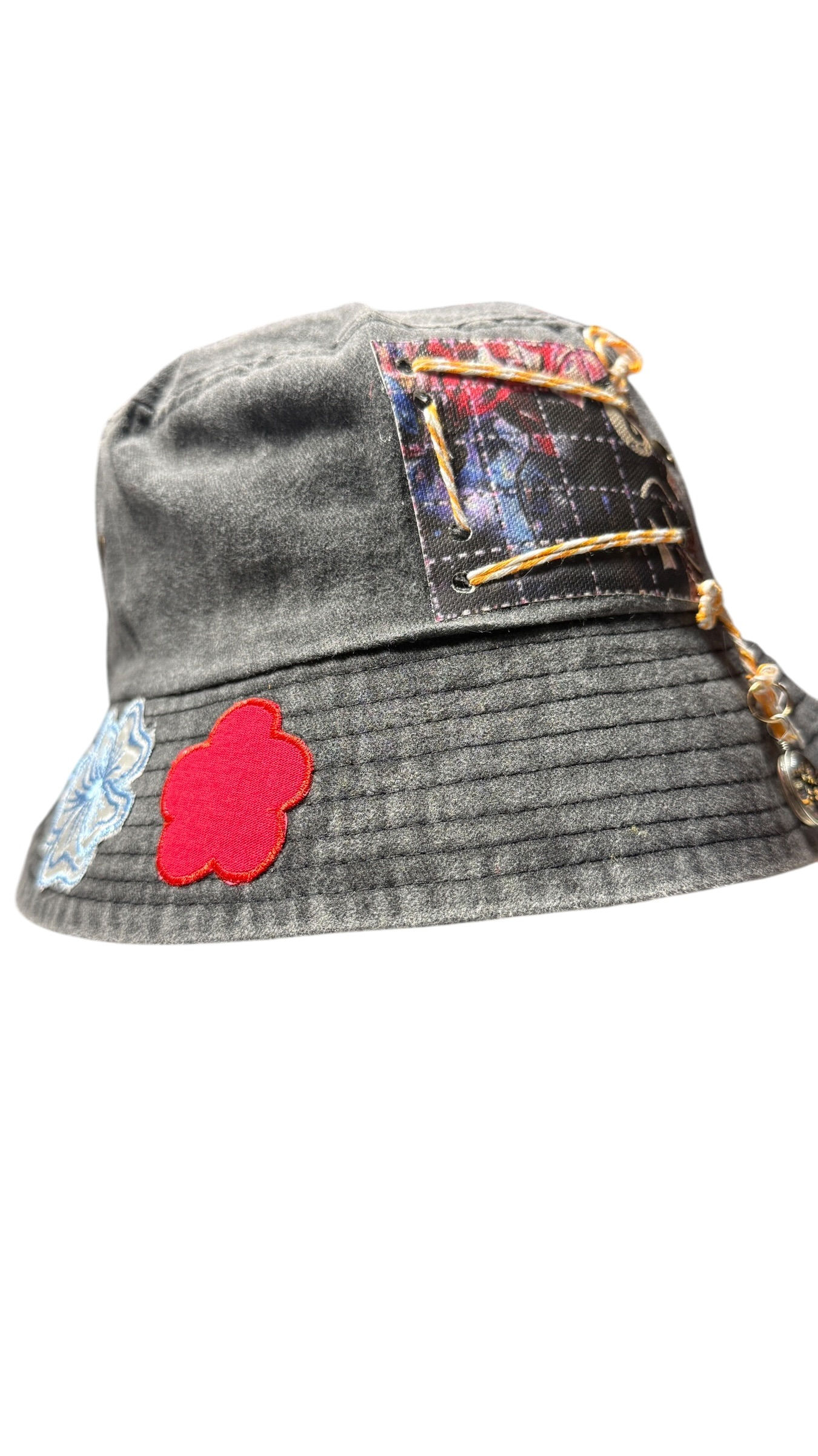 RAGGEDY ANN AND ANDY 8-BALL BUCKET HAT