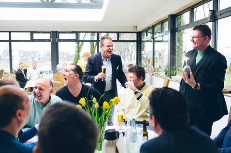 Männerrunde Firma Zaubern Studiert Marc Dibowski.jpeg