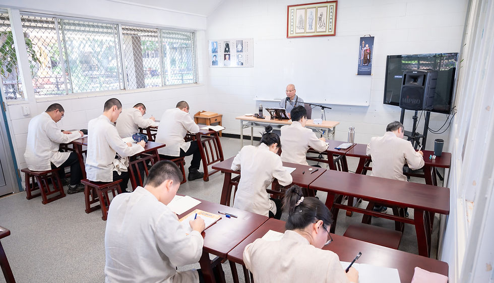 漢學系學生在課堂上專心聽講