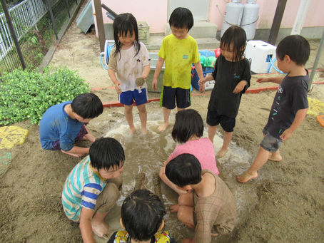 年長どろんこ遊び