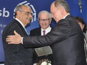 IGHB parabeniza seu associado, professor Pedro Vasconcelos, pelo prêmio Roberto Santos de Mérito Cie