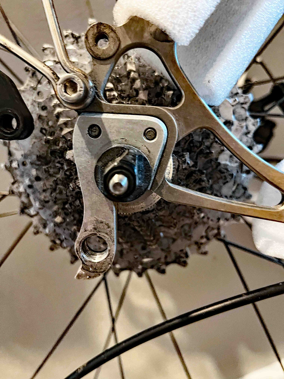 The damaged derailleur hanger
