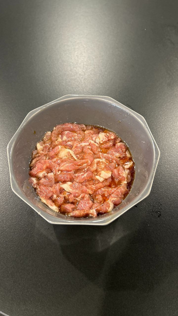 攪拌均勻醃製5分鐘、武雄丸大豆醬油