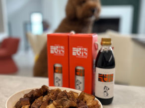 武雄親家母的外省紅燒肉,用武雄丸大豆醬油有天然豆子的香氣,燉煮紅燒肉的過程滿室生香。滷得油亮入味,搭配白飯適合六人享用。