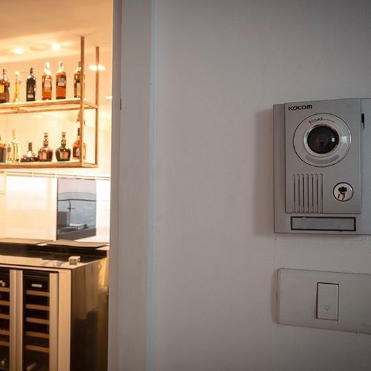 ภาพขนาดย่อ: KOCOM VIDEO DOOR PHONE รุ่นขายดีตลอดกาล กริ่ง KC-MC30 และ จอ KCV-A374