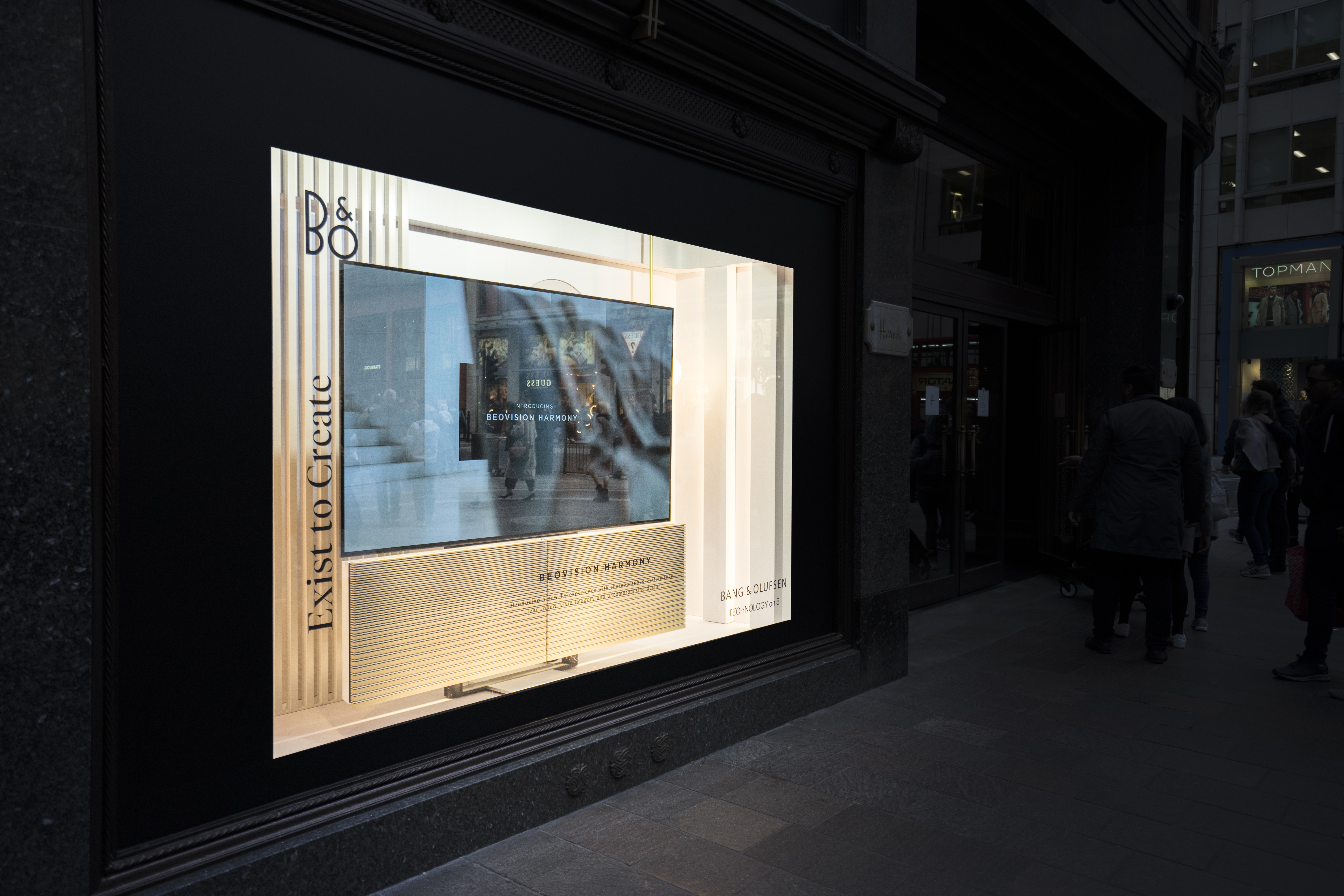 Bang & Olufsen - Window Display