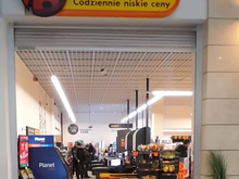 Poland: Carrefour prepares its farewell and Biedronka is positioned to occupy its space