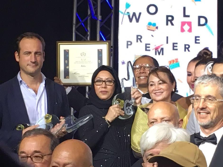 Tunku Mona Riza (2nd from left) and Haris Sulong (3rd from left) with their trophy at the World Premieres Film Festival in Manila, Philippines. Photo: Haris Sulong
