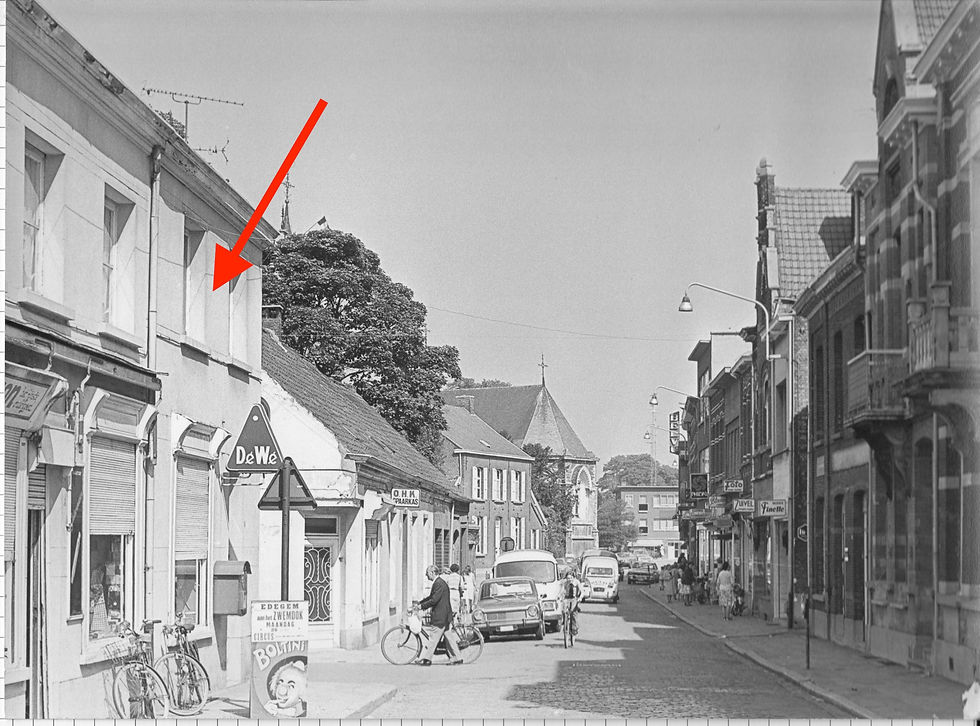 Het huis van De Ryck, Strijdersstraat 4, voor en na de verbouwing. (Bron: HAE)