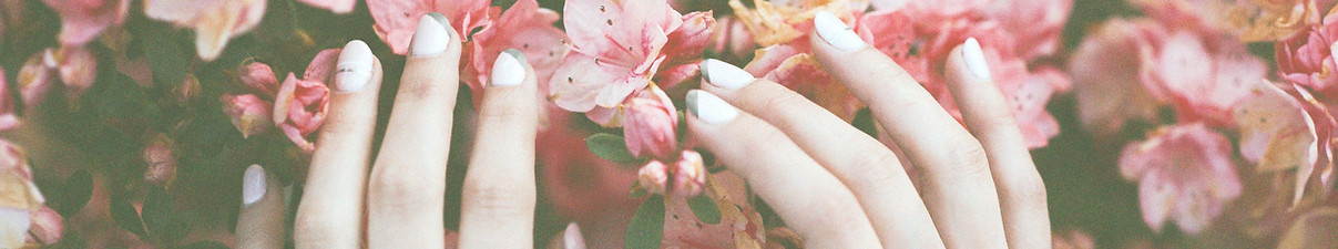 Manicured%20Hands_edited.jpg