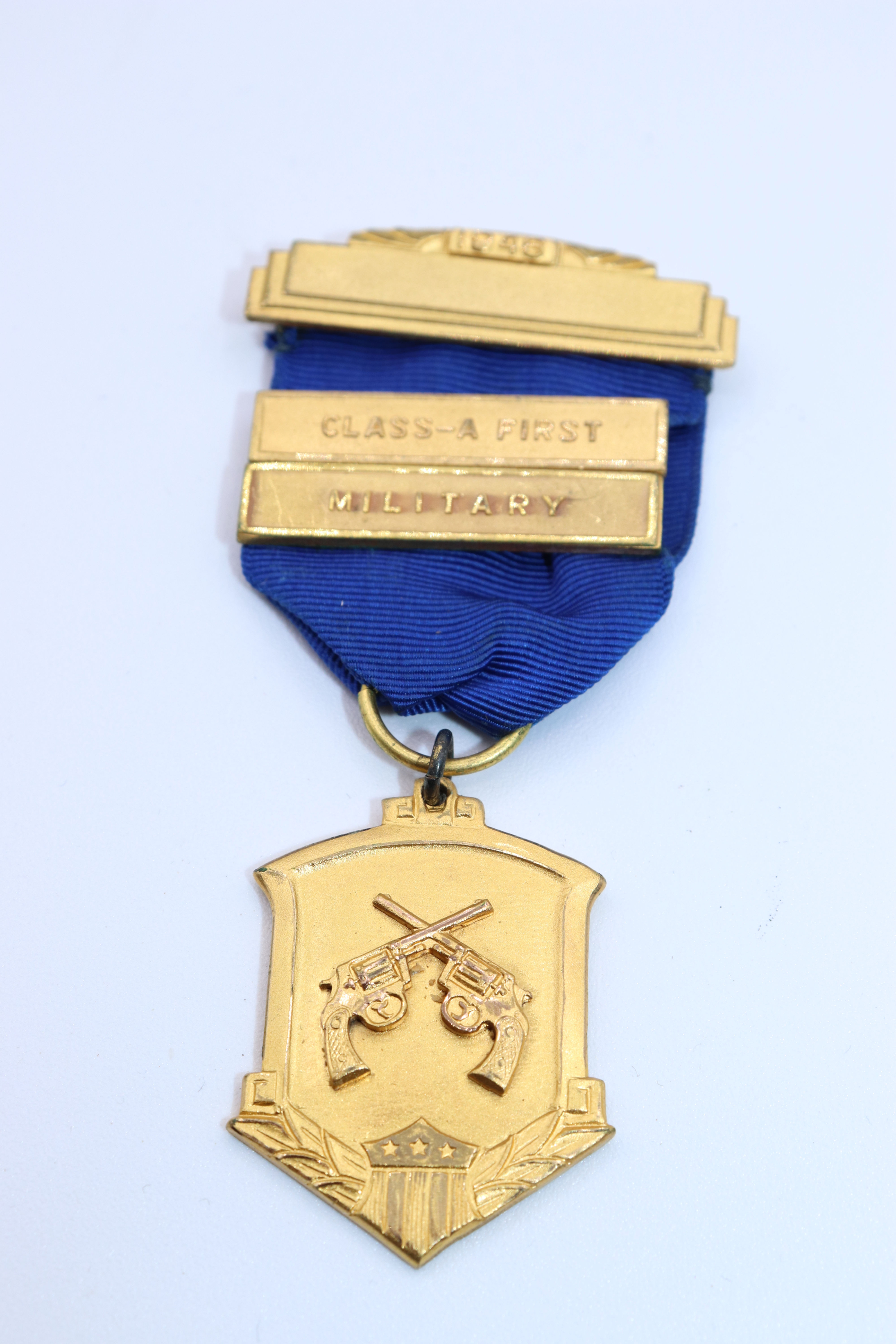 US 1946 CLASS A MILITARY MARKSMANSHIP BADGE