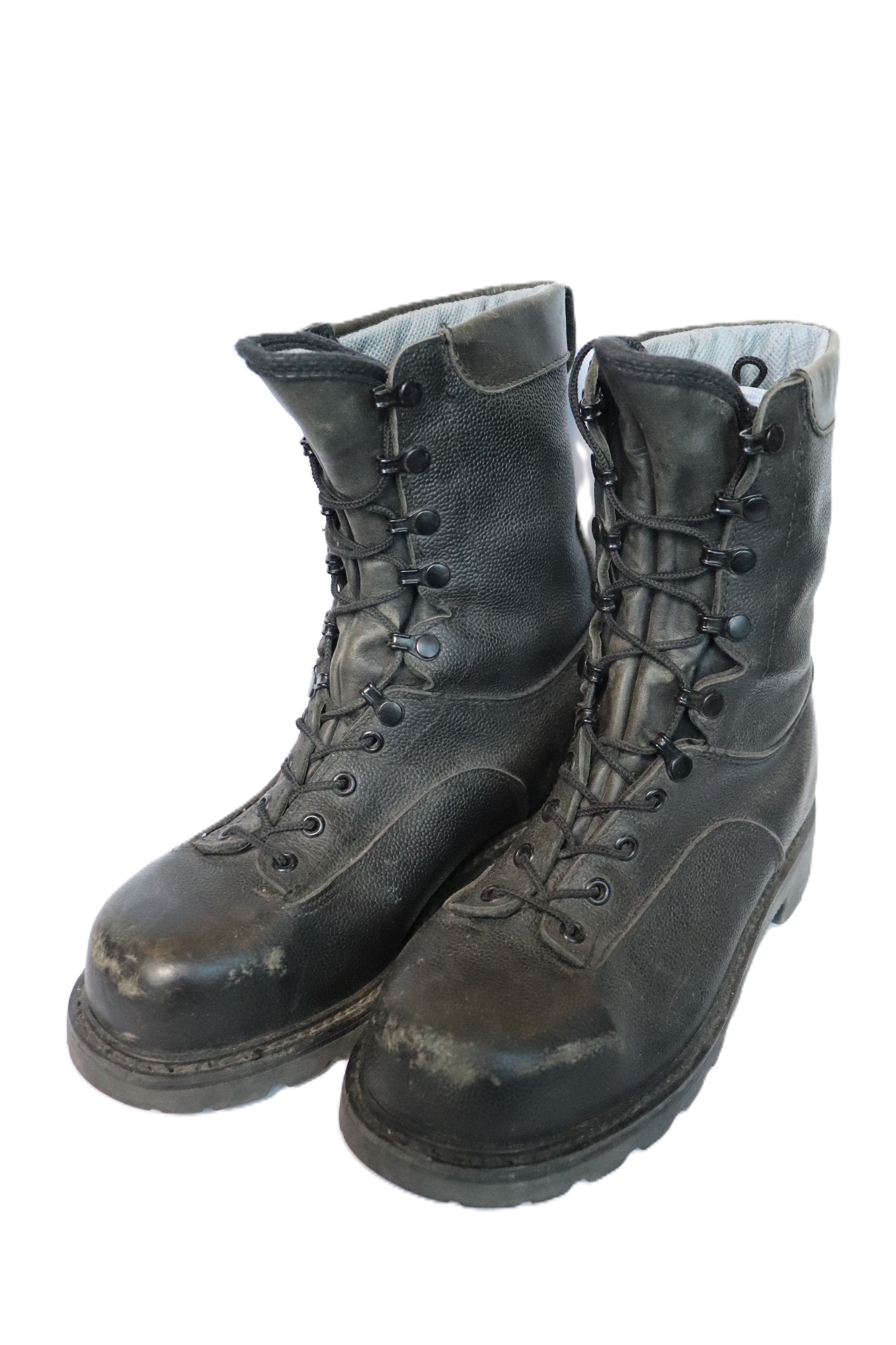 SIZE 8.5 CANADIAN FORCES SAFTY COLD WEATHER COMBAT BOOTS