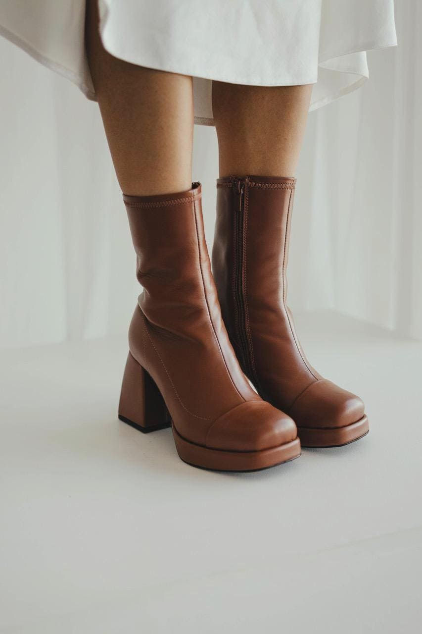 Brown genuine leather ankle boots with square toe and side zipper, handmade hee