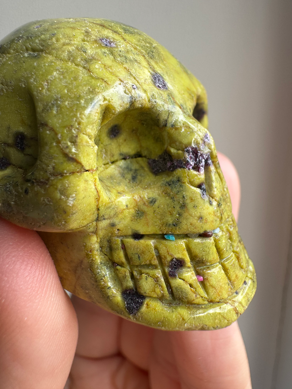 Thumbnail: Atlantesite crystal skull.
