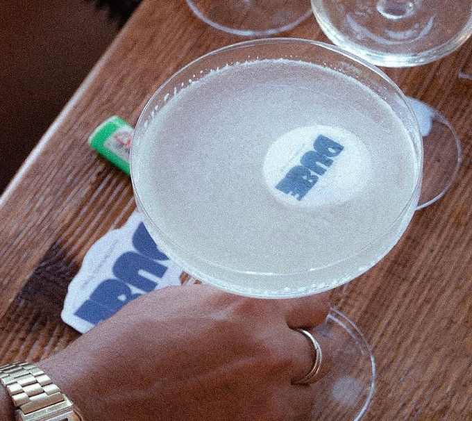 Cialdine commestibili per cocktail bar – logo nel drink