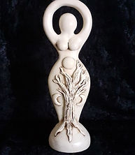 Estatua Diosa artesanal.jpg