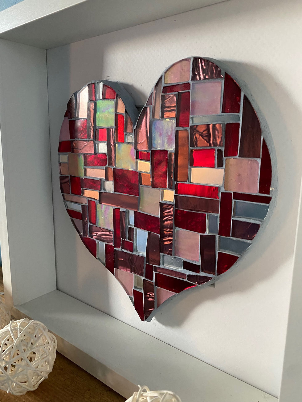 Pikkukuva: Framed Pink and Red stained glass mosaic heart
