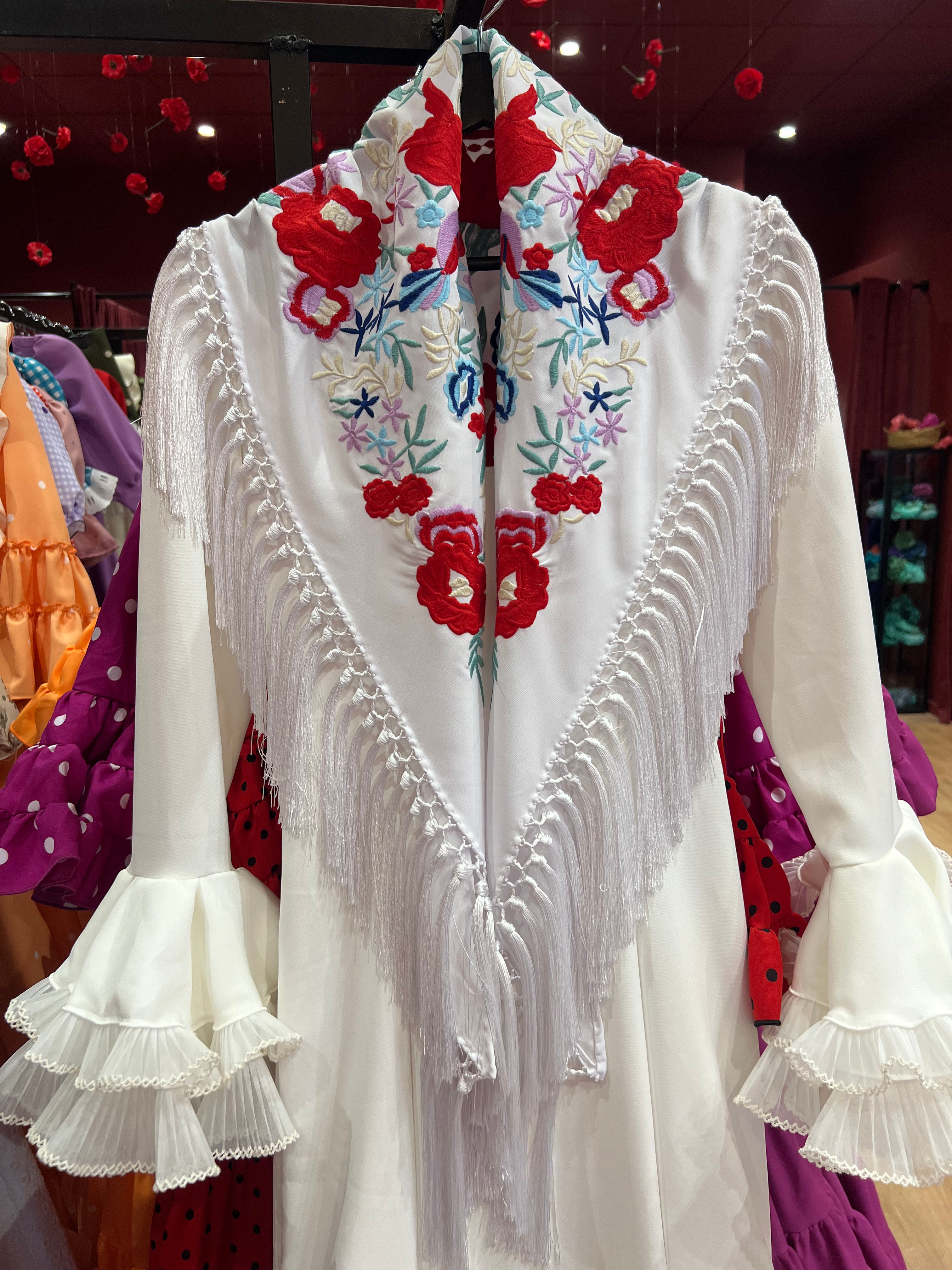 Manton blanco predomina rojo 