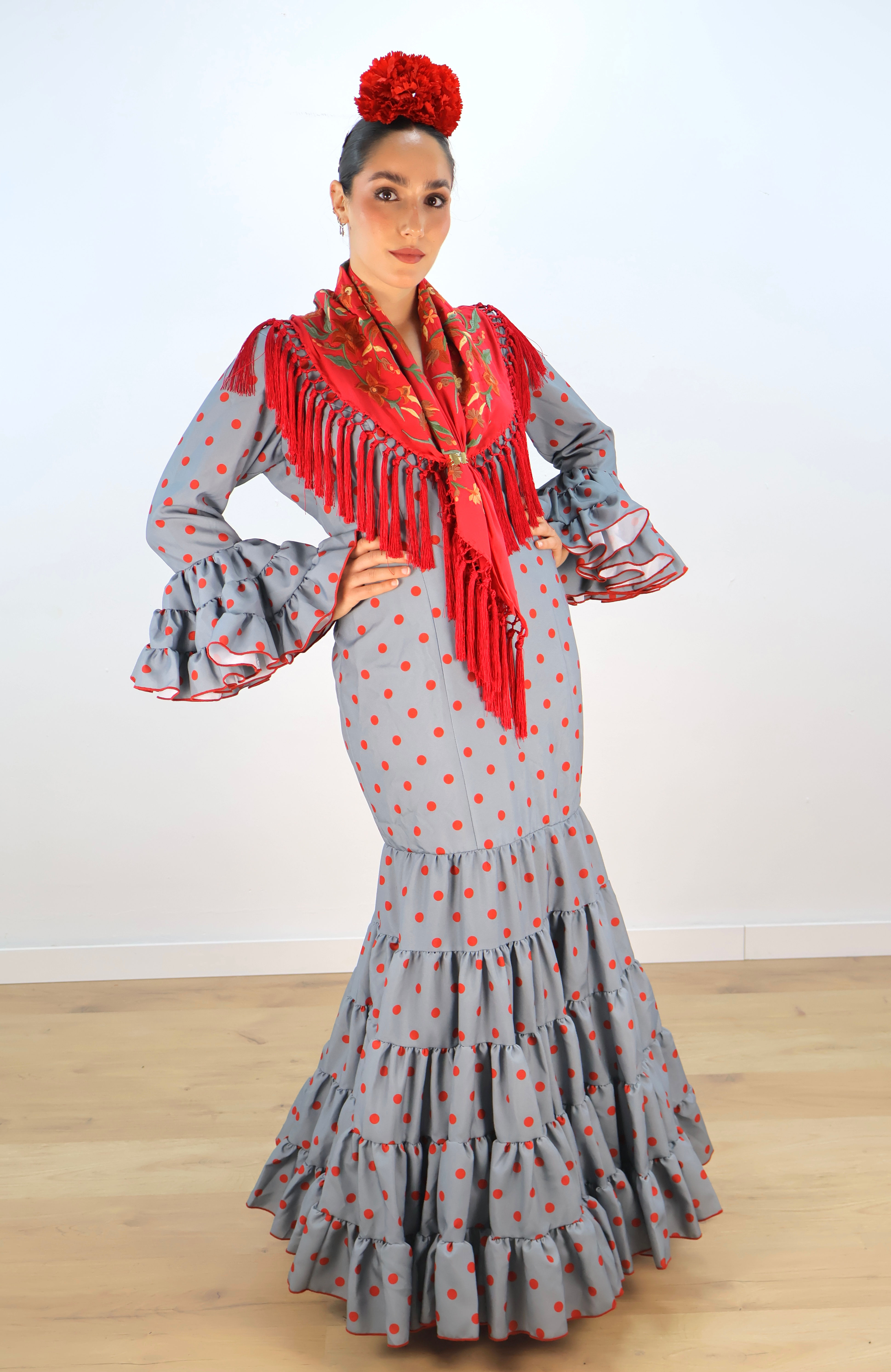 Carmen gris lunar rojo talla 46 